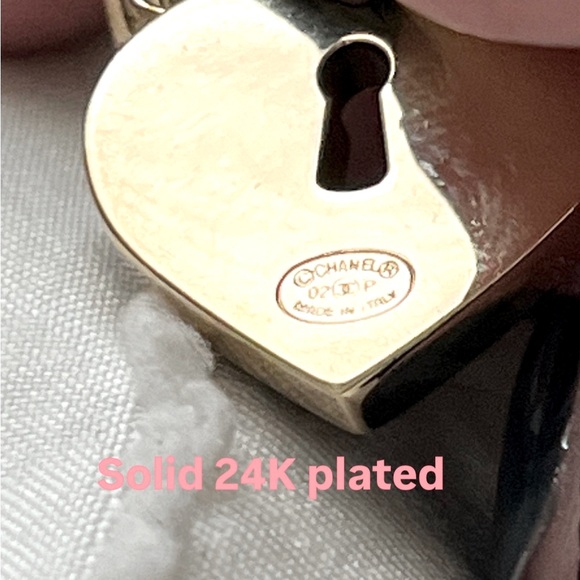 Authentic Chanel Brooch Coco Mark Heart Key - Colour Stone Pink- 24k Gold Plated - Picture 3 of 12